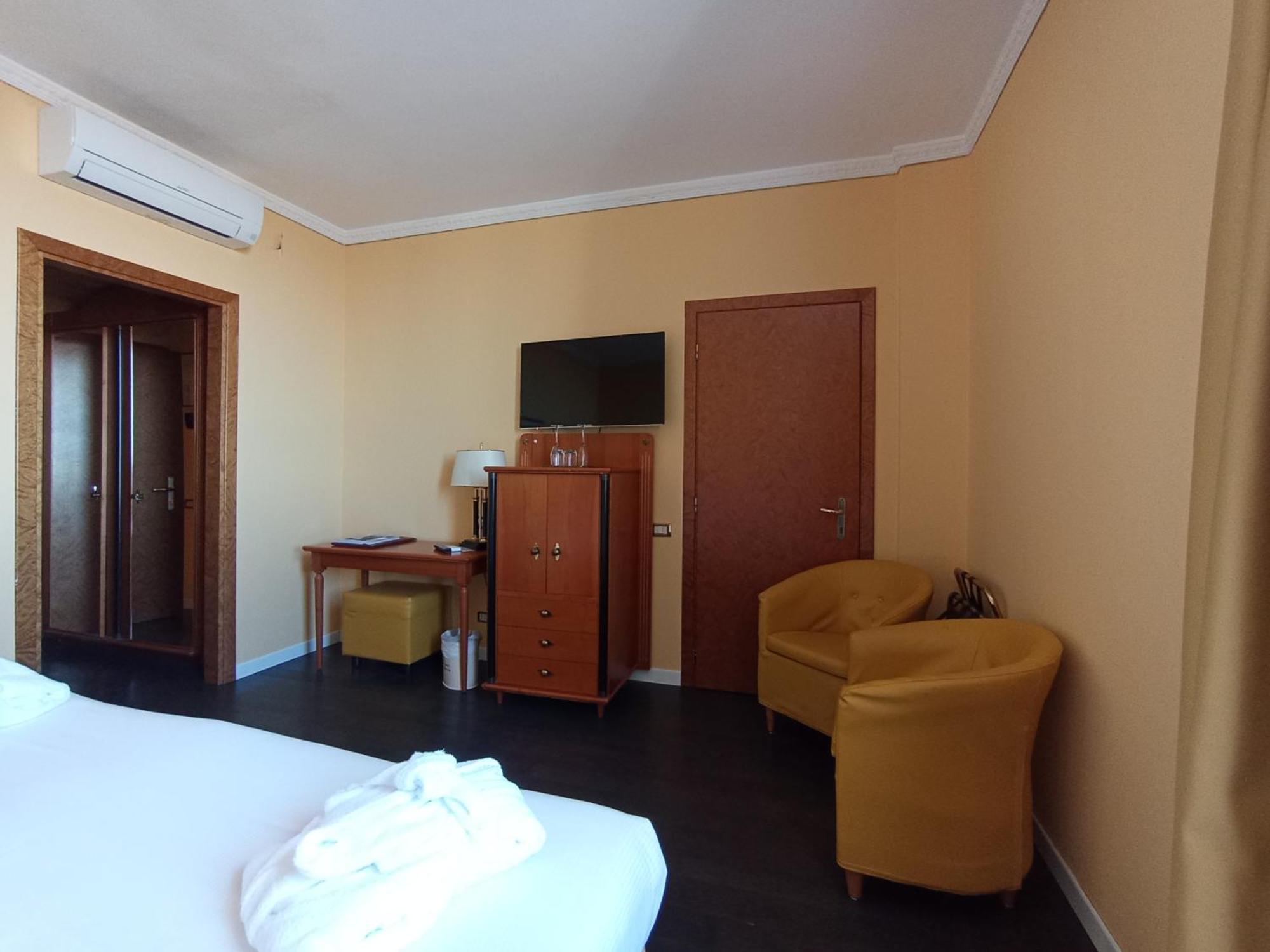 Greif Hotel Maria Theresia Trieste Esterno foto